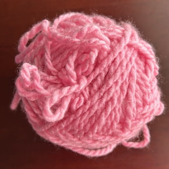 1 skein of pink bulky yarn - Think Pink - Picture 4 of 8